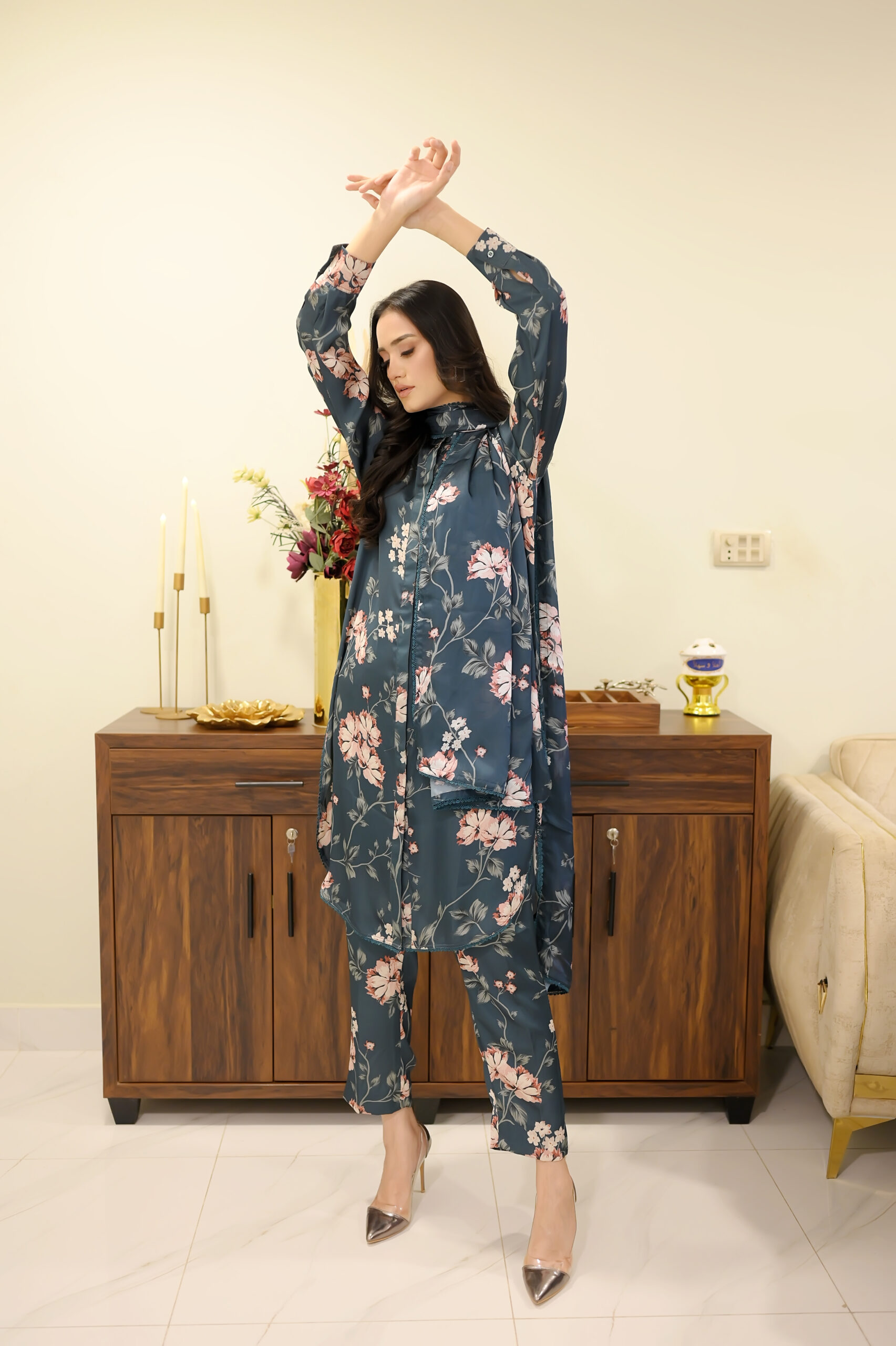 Silver Bloom – Grey 3-Piece Silk & Georgette Suit UK - Image 6