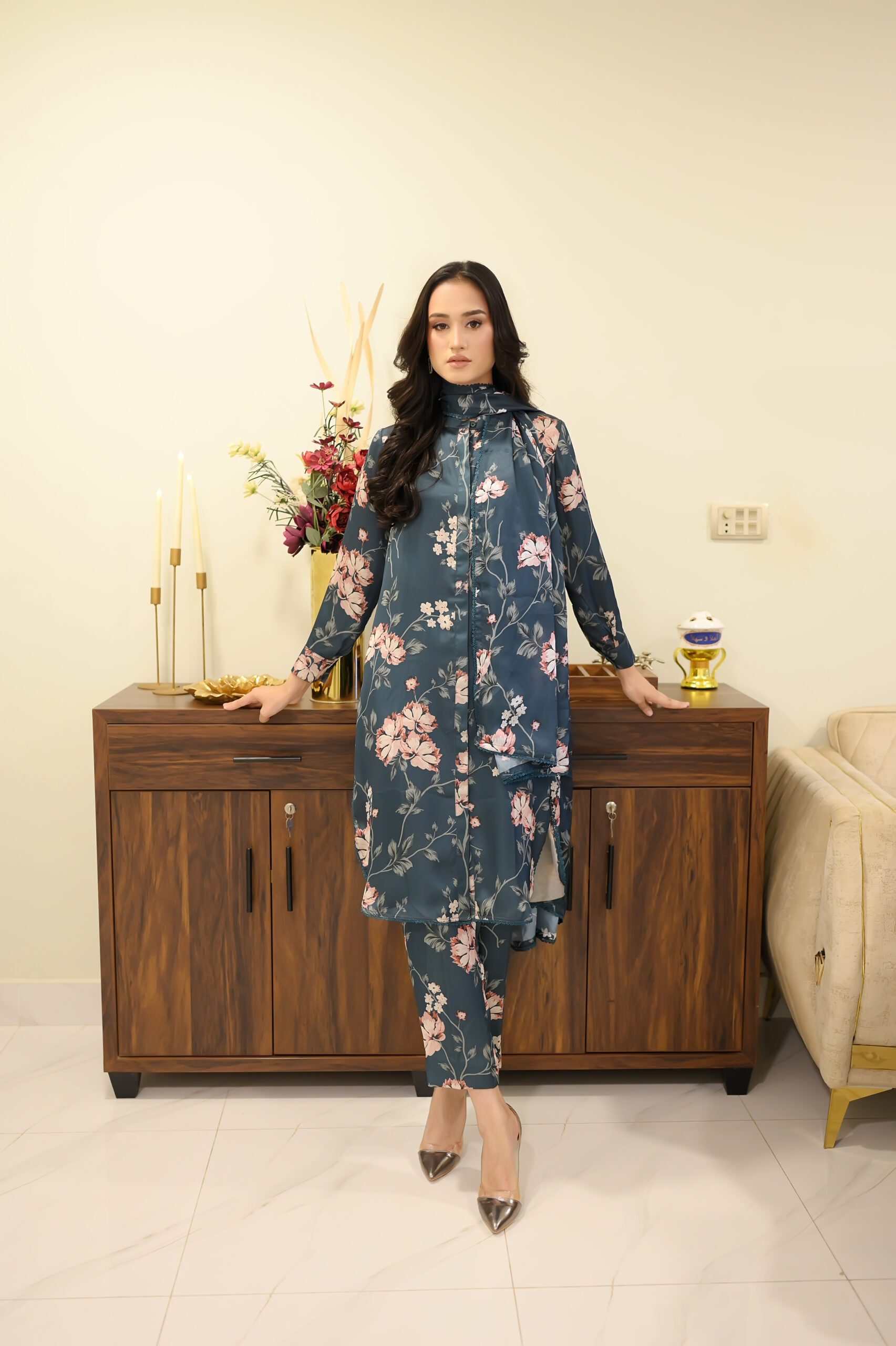 Silver Bloom – Grey 3-Piece Silk & Georgette Suit UK - Image 2