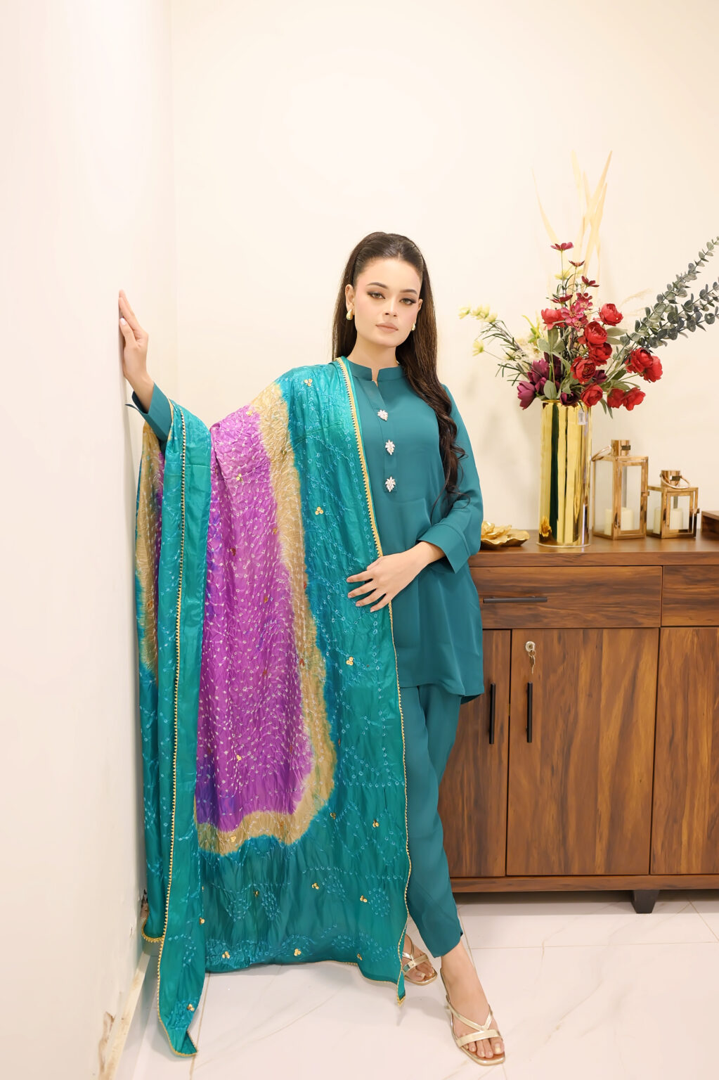 Emerald Charm – Green 3-Piece Suit with Front Buttons & Colorful Dupatta UK